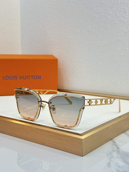 Picture of Louis Vuitton Sunglasses _SKUfw79280244fw